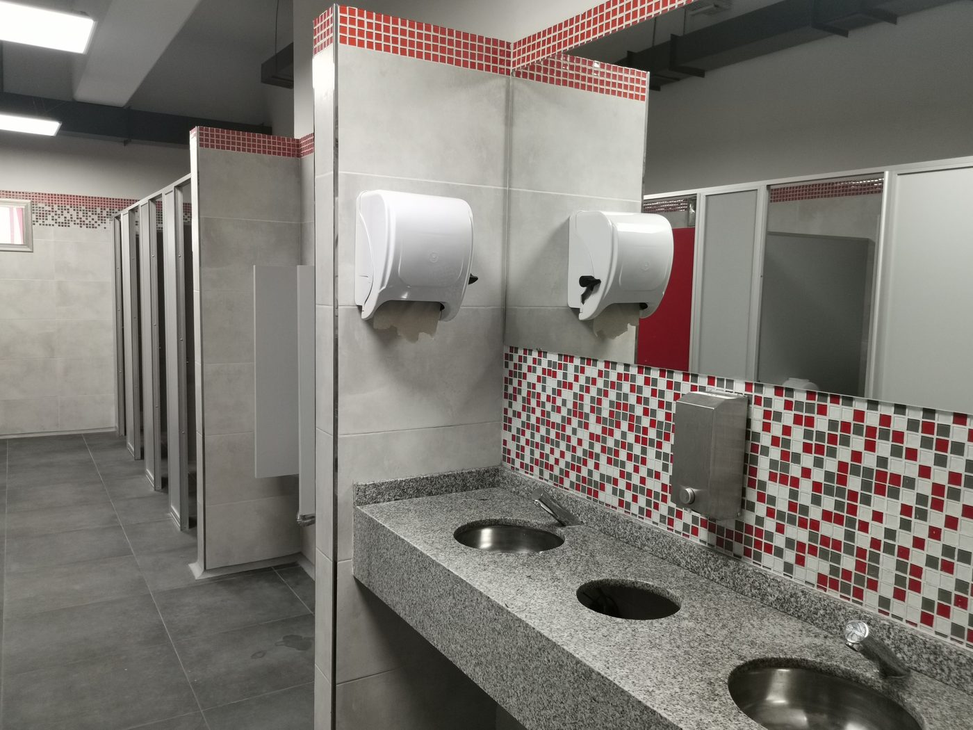 Vestuarios de planta remodelados con lockers